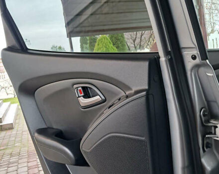 Серый Хендай их35, объемом двигателя 2 л и пробегом 117 тыс. км за 12500 $, фото 8 на Automoto.ua