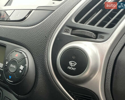 Серый Хендай их35, объемом двигателя 2 л и пробегом 240 тыс. км за 11500 $, фото 45 на Automoto.ua