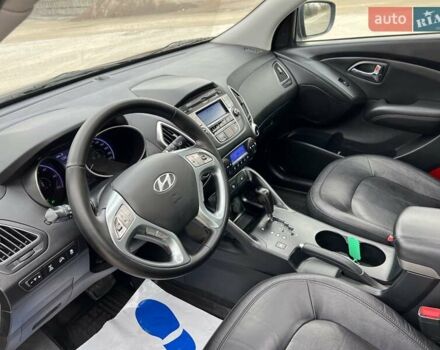 Серый Хендай их35, объемом двигателя 2 л и пробегом 200 тыс. км за 12900 $, фото 56 на Automoto.ua