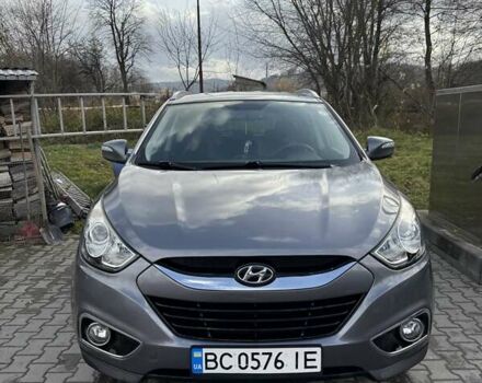 Серый Хендай их35, объемом двигателя 2 л и пробегом 190 тыс. км за 12500 $, фото 2 на Automoto.ua