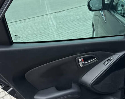 Серый Хендай их35, объемом двигателя 2 л и пробегом 245 тыс. км за 13500 $, фото 31 на Automoto.ua