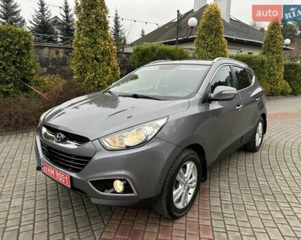 Серый Хендай их35, объемом двигателя 2 л и пробегом 107 тыс. км за 15900 $, фото 2 на Automoto.ua