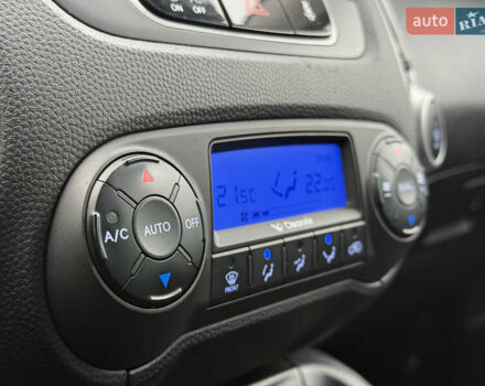 Сірий Хендай іх35, об'ємом двигуна 1.7 л та пробігом 235 тис. км за 11499 $, фото 35 на Automoto.ua