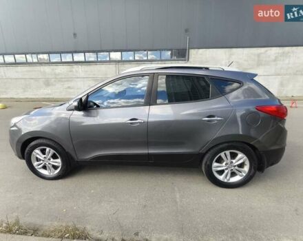 Серый Хендай их35, объемом двигателя 2 л и пробегом 187 тыс. км за 12900 $, фото 12 на Automoto.ua