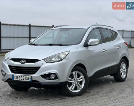 Серый Хендай их35, объемом двигателя 2 л и пробегом 240 тыс. км за 11500 $, фото 4 на Automoto.ua