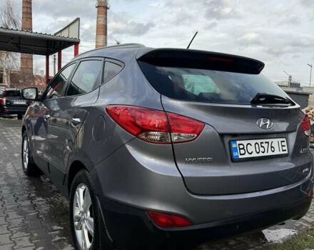 Серый Хендай их35, объемом двигателя 2 л и пробегом 190 тыс. км за 12500 $, фото 6 на Automoto.ua