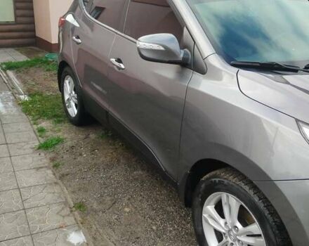 Серый Хендай их35, объемом двигателя 2 л и пробегом 102 тыс. км за 11000 $, фото 2 на Automoto.ua