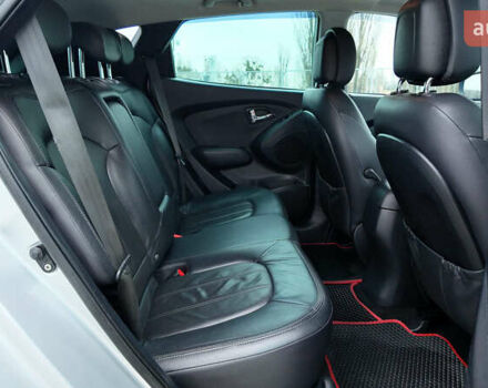 Серый Хендай их35, объемом двигателя 2 л и пробегом 174 тыс. км за 13990 $, фото 11 на Automoto.ua