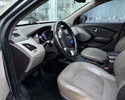 Сірий Хендай іх35, об'ємом двигуна 2 л та пробігом 186 тис. км за 11900 $, фото 9 на Automoto.ua