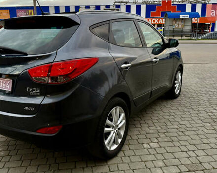 Серый Хендай их35, объемом двигателя 2 л и пробегом 245 тыс. км за 13500 $, фото 9 на Automoto.ua