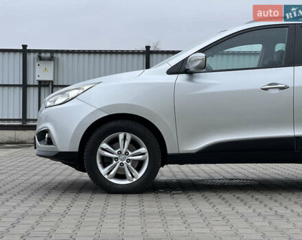 Серый Хендай их35, объемом двигателя 2 л и пробегом 240 тыс. км за 11500 $, фото 17 на Automoto.ua