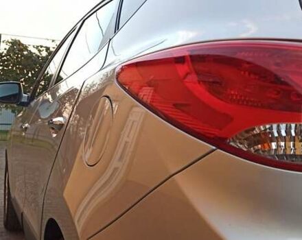 Серый Хендай их35, объемом двигателя 2 л и пробегом 248 тыс. км за 13200 $, фото 7 на Automoto.ua