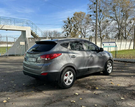 Серый Хендай их35, объемом двигателя 2 л и пробегом 237 тыс. км за 10900 $, фото 5 на Automoto.ua
