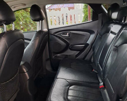 Серый Хендай их35, объемом двигателя 2 л и пробегом 117 тыс. км за 12500 $, фото 6 на Automoto.ua