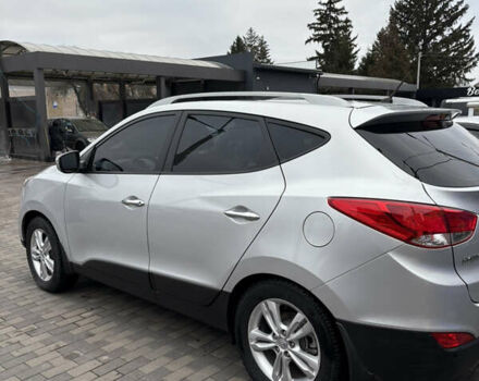 Сірий Хендай іх35, об'ємом двигуна 2 л та пробігом 237 тис. км за 12200 $, фото 2 на Automoto.ua