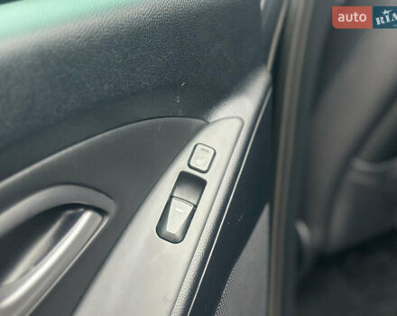 Серый Хендай их35, объемом двигателя 2 л и пробегом 170 тыс. км за 11700 $, фото 39 на Automoto.ua