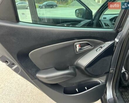 Серый Хендай их35, объемом двигателя 2 л и пробегом 200 тыс. км за 12900 $, фото 81 на Automoto.ua