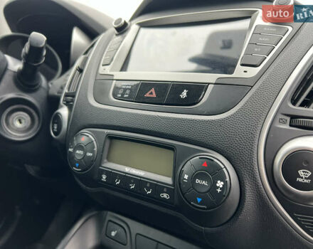 Серый Хендай их35, объемом двигателя 2 л и пробегом 240 тыс. км за 11500 $, фото 35 на Automoto.ua