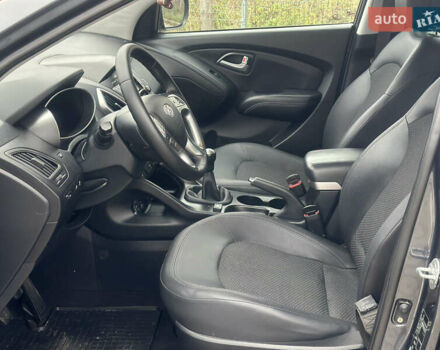 Серый Хендай их35, объемом двигателя 2 л и пробегом 170 тыс. км за 11700 $, фото 43 на Automoto.ua