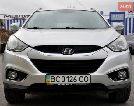 Серый Хендай их35, объемом двигателя 2 л и пробегом 267 тыс. км за 8999 $, фото 4 на Automoto.ua