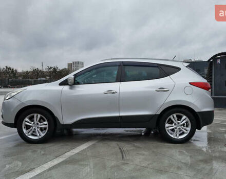 Серый Хендай их35, объемом двигателя 2 л и пробегом 174 тыс. км за 13990 $, фото 2 на Automoto.ua