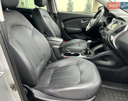 Серый Хендай их35, объемом двигателя 2 л и пробегом 240 тыс. км за 11500 $, фото 48 на Automoto.ua