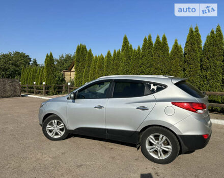 Серый Хендай их35, объемом двигателя 2 л и пробегом 224 тыс. км за 12500 $, фото 6 на Automoto.ua