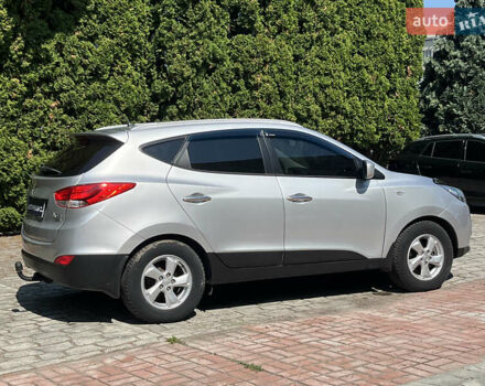 Сірий Хендай іх35, об'ємом двигуна 2 л та пробігом 307 тис. км за 11000 $, фото 2 на Automoto.ua