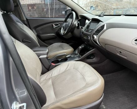 Сірий Хендай іх35, об'ємом двигуна 2 л та пробігом 186 тис. км за 11900 $, фото 17 на Automoto.ua