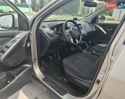 Серый Хендай их35, объемом двигателя 2 л и пробегом 193 тыс. км за 10999 $, фото 11 на Automoto.ua