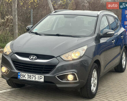 Серый Хендай их35, объемом двигателя 2 л и пробегом 170 тыс. км за 11700 $, фото 4 на Automoto.ua