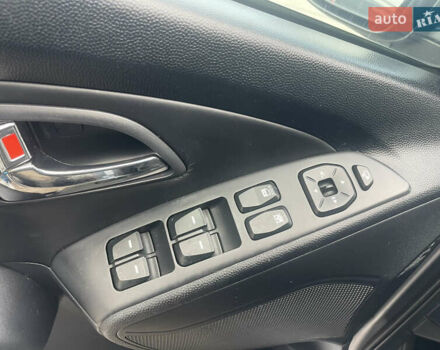 Хендай их35 2011 в Киеве на Automoto.ua Серый Хендай их35, объемом двигателя 1.69 л и пробегом 200 тыс. км за 11100 $, фото 9 на Automoto.ua