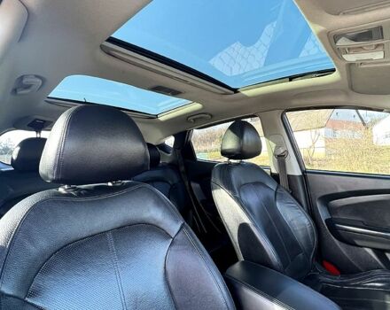 Сірий Хендай іх35, об'ємом двигуна 2.4 л та пробігом 220 тис. км за 11950 $, фото 4 на Automoto.ua