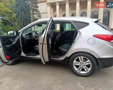 Серый Хендай их35, объемом двигателя 2 л и пробегом 230 тыс. км за 11500 $, фото 19 на Automoto.ua