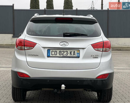 Серый Хендай их35, объемом двигателя 2 л и пробегом 240 тыс. км за 11500 $, фото 24 на Automoto.ua