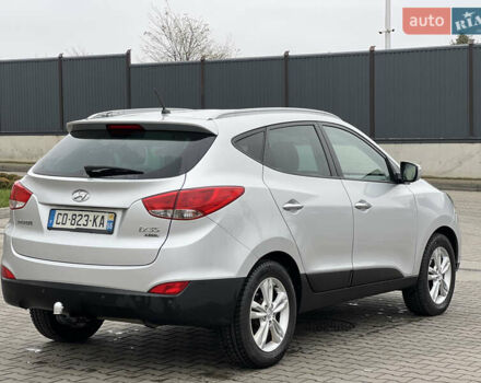 Серый Хендай их35, объемом двигателя 2 л и пробегом 240 тыс. км за 11500 $, фото 23 на Automoto.ua