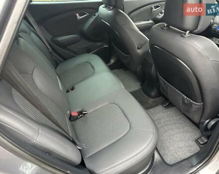 Серый Хендай их35, объемом двигателя 2 л и пробегом 107 тыс. км за 15900 $, фото 44 на Automoto.ua