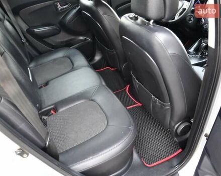 Серый Хендай их35, объемом двигателя 2 л и пробегом 267 тыс. км за 8999 $, фото 24 на Automoto.ua