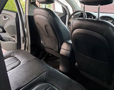 Серый Хендай их35, объемом двигателя 2 л и пробегом 117 тыс. км за 12500 $, фото 9 на Automoto.ua