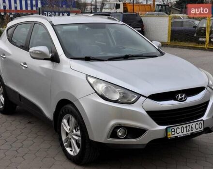 Серый Хендай их35, объемом двигателя 2 л и пробегом 267 тыс. км за 8999 $, фото 5 на Automoto.ua