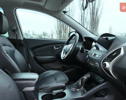 Серый Хендай их35, объемом двигателя 2 л и пробегом 174 тыс. км за 13990 $, фото 16 на Automoto.ua