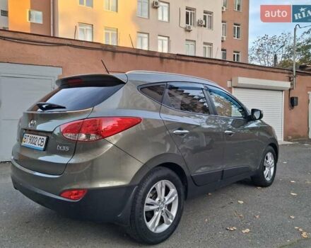 Серый Хендай их35, объемом двигателя 2 л и пробегом 101 тыс. км за 12700 $, фото 1 на Automoto.ua
