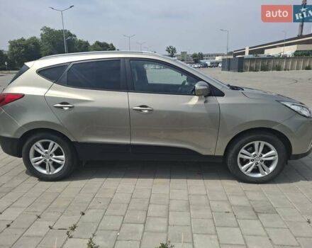 Серый Хендай их35, объемом двигателя 2 л и пробегом 193 тыс. км за 10999 $, фото 5 на Automoto.ua