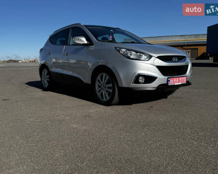 Серый Хендай их35, объемом двигателя 2 л и пробегом 229 тыс. км за 13500 $, фото 7 на Automoto.ua