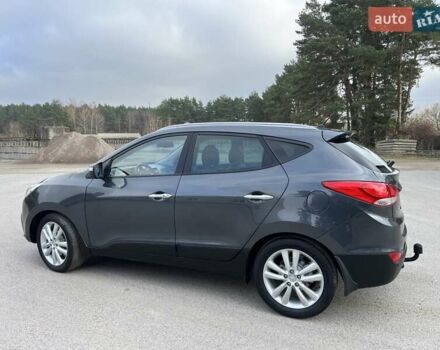 Серый Хендай их35, объемом двигателя 2 л и пробегом 200 тыс. км за 12900 $, фото 4 на Automoto.ua