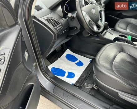 Серый Хендай их35, объемом двигателя 2 л и пробегом 200 тыс. км за 12900 $, фото 50 на Automoto.ua