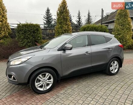 Серый Хендай их35, объемом двигателя 2 л и пробегом 107 тыс. км за 15900 $, фото 3 на Automoto.ua