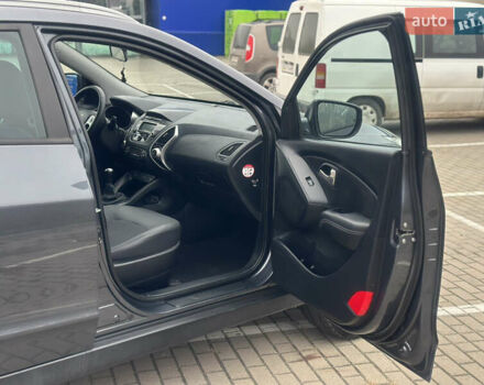 Серый Хендай их35, объемом двигателя 2 л и пробегом 170 тыс. км за 11700 $, фото 17 на Automoto.ua