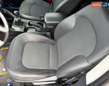 Сірий Хендай іх35, об'ємом двигуна 2 л та пробігом 132 тис. км за 11999 $, фото 22 на Automoto.ua