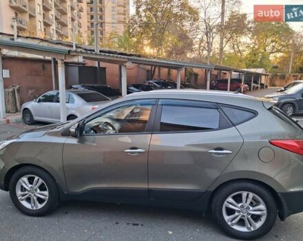 Серый Хендай их35, объемом двигателя 2 л и пробегом 101 тыс. км за 12700 $, фото 9 на Automoto.ua